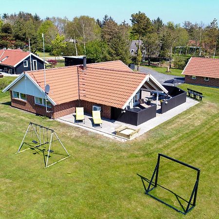 4 Bedroom Lovely Home In ブラーバンド エクステリア 写真