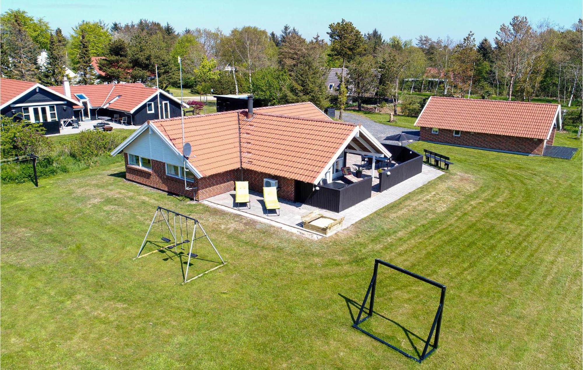 4 Bedroom Lovely Home In ブラーバンド エクステリア 写真